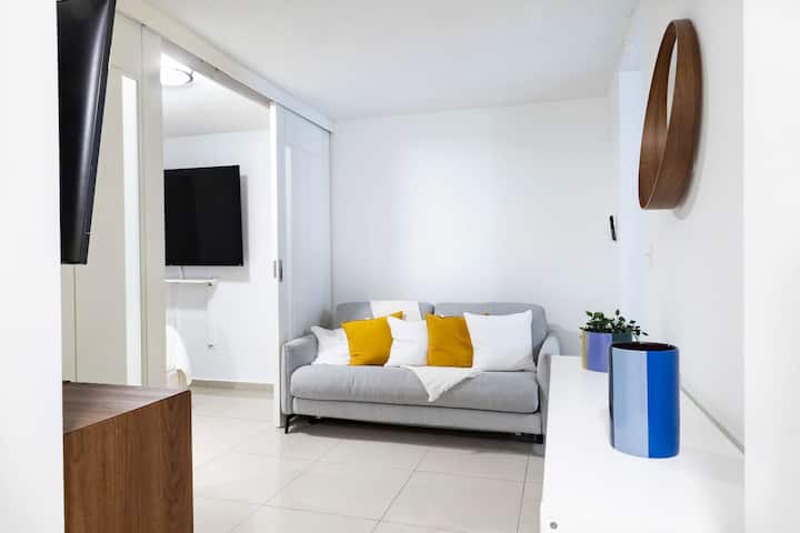 Sala de estar/familiar con sofá cama