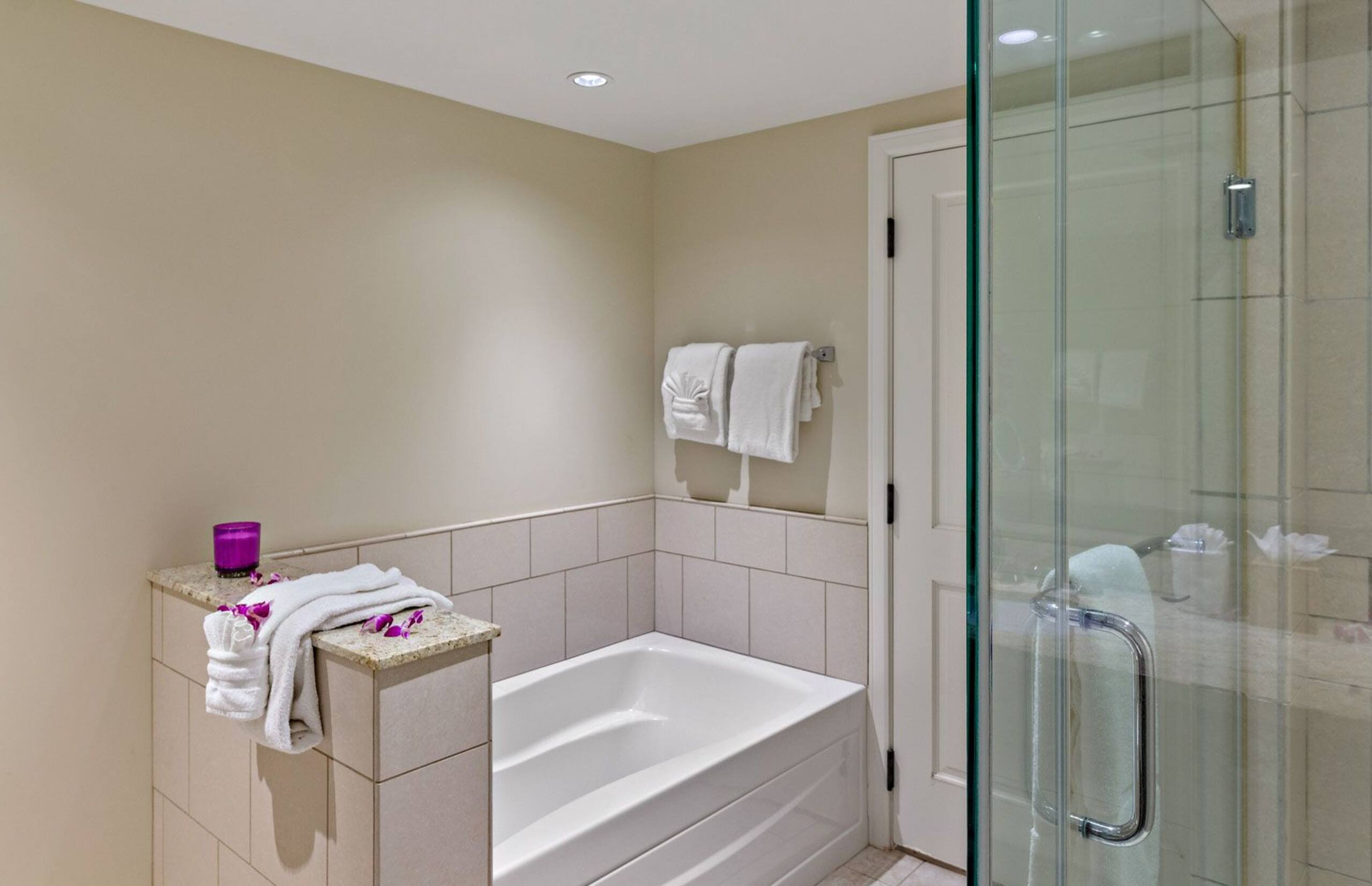 Condo in Lahaina · ★4.82 · 2 bedrooms · 4 beds · 2 shared baths - Image 24