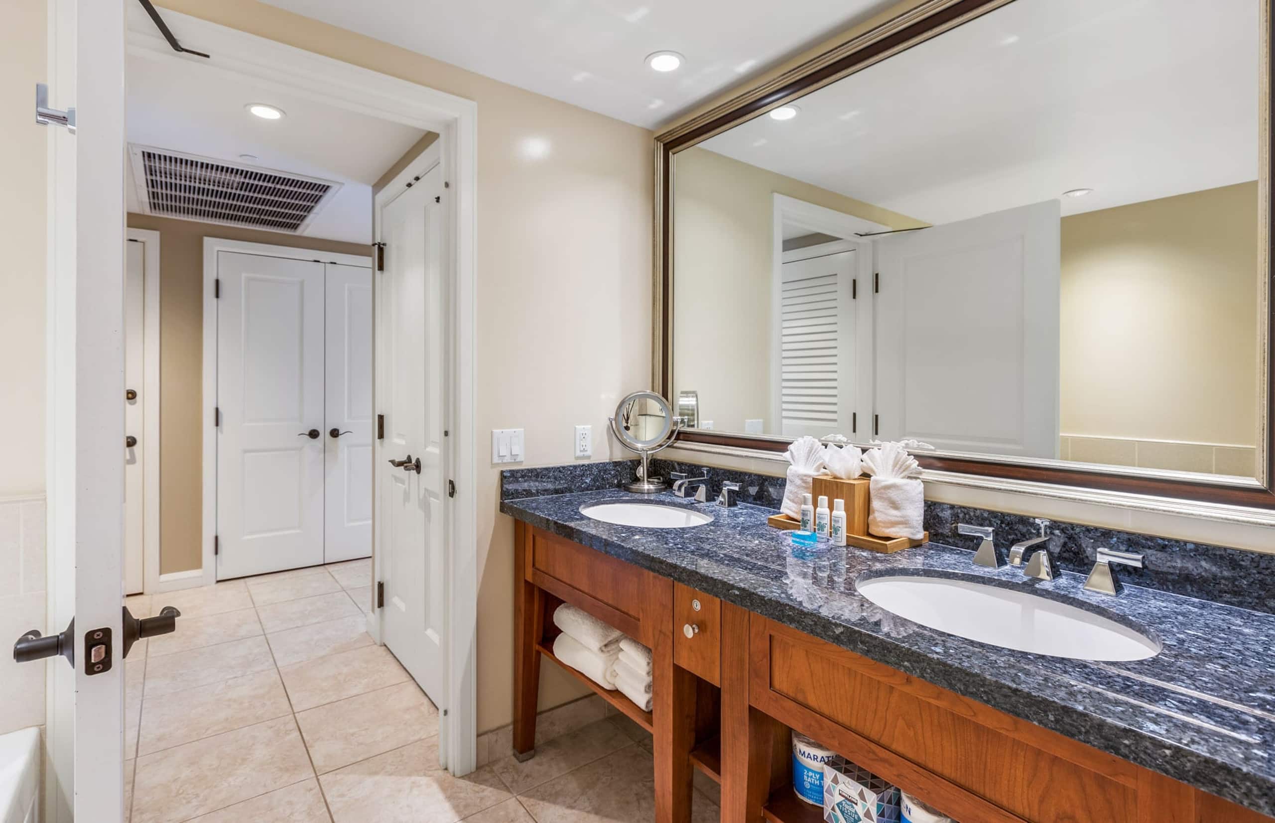 Condo in Lahaina · ★4.91 · Studio · 2 beds · 1 bath - Image 16
