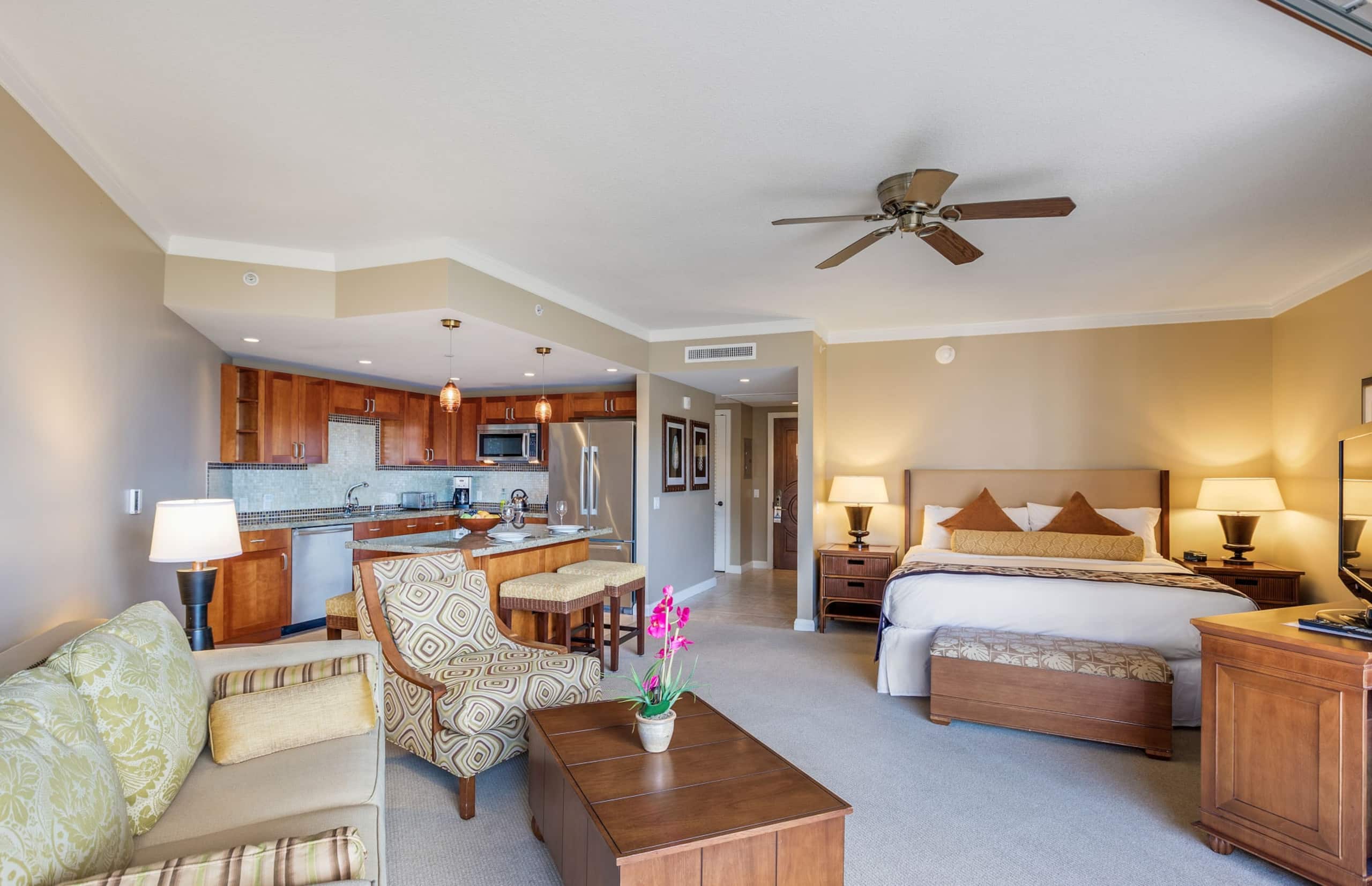 Condo in Lahaina · ★4.91 · Studio · 2 beds · 1 bath - Image 3