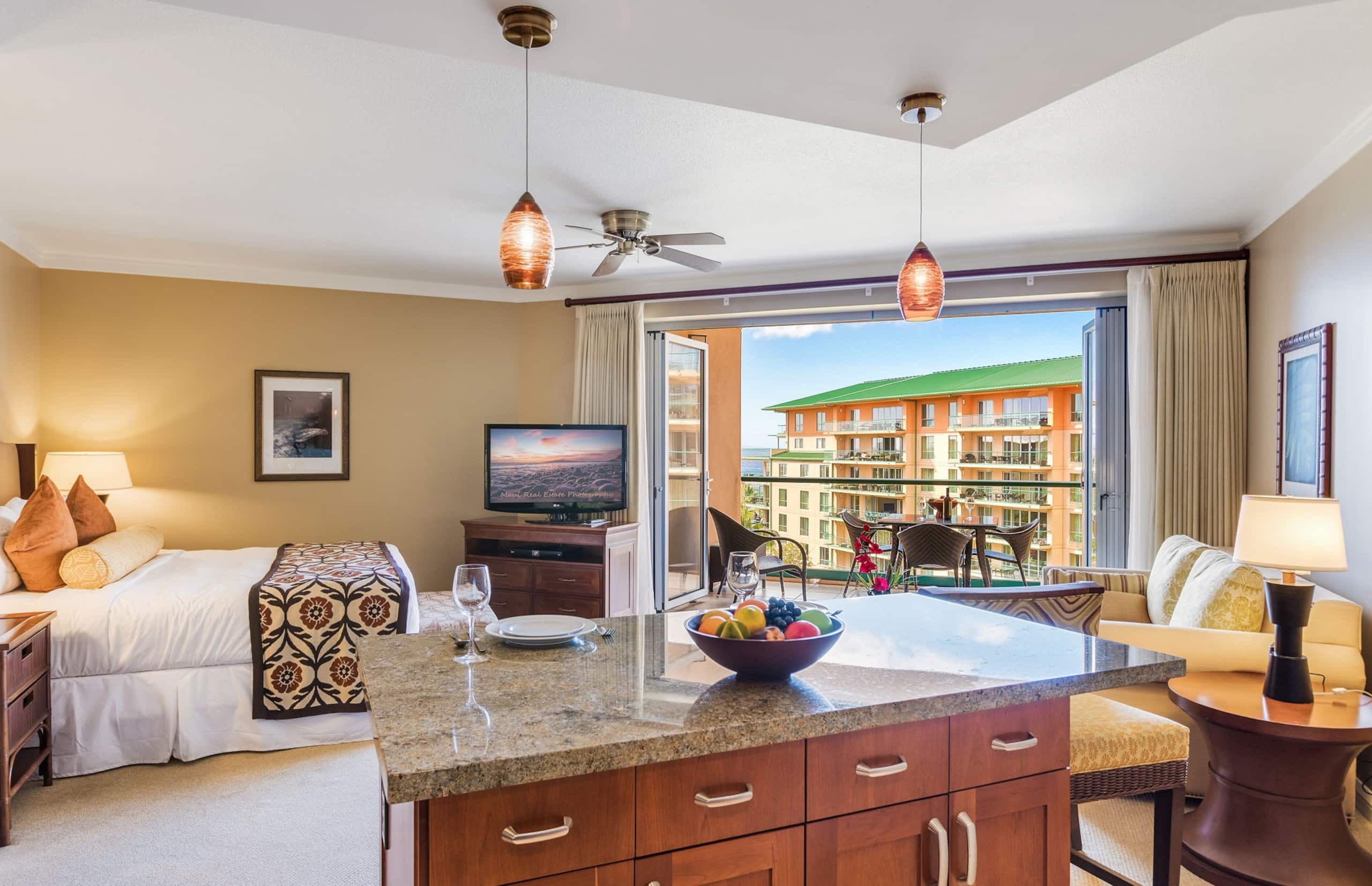 Condo in Lahaina · ★4.91 · Studio · 2 beds · 1 bath - Image 8