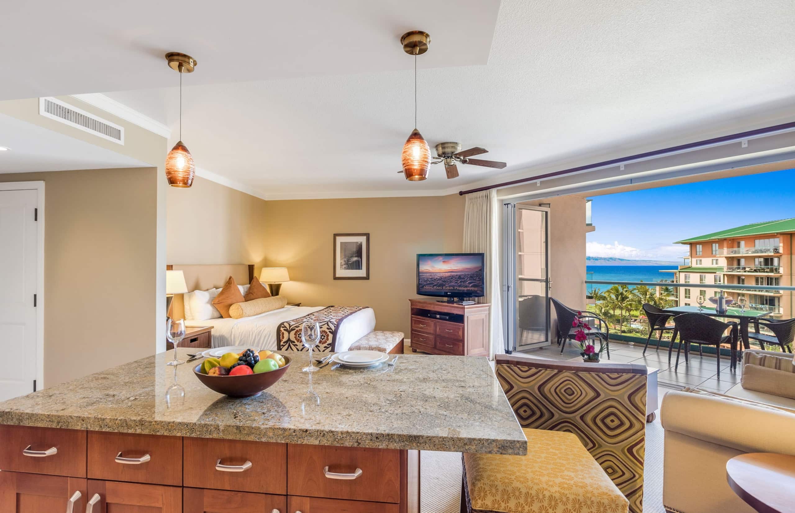 Condo in Lahaina · ★4.91 · Studio · 2 beds · 1 bath - Image 5