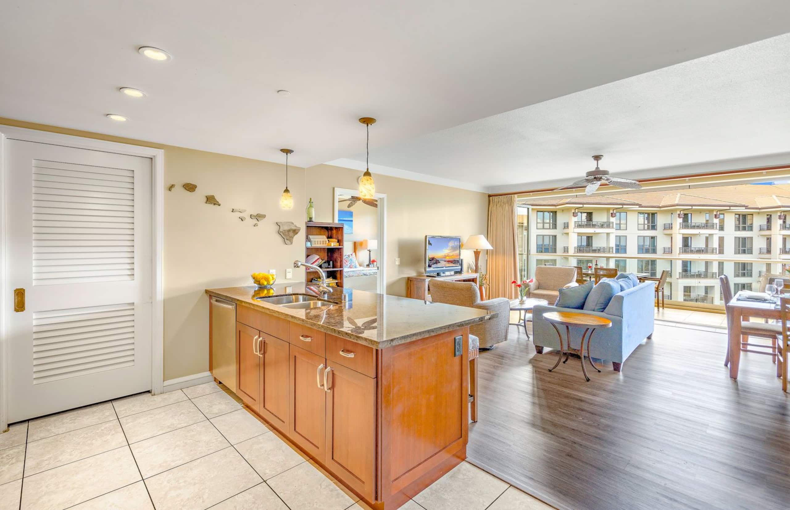 Condo in Lahaina · ★4.89 · 2 bedrooms · 3 beds · 2 baths - Image 11
