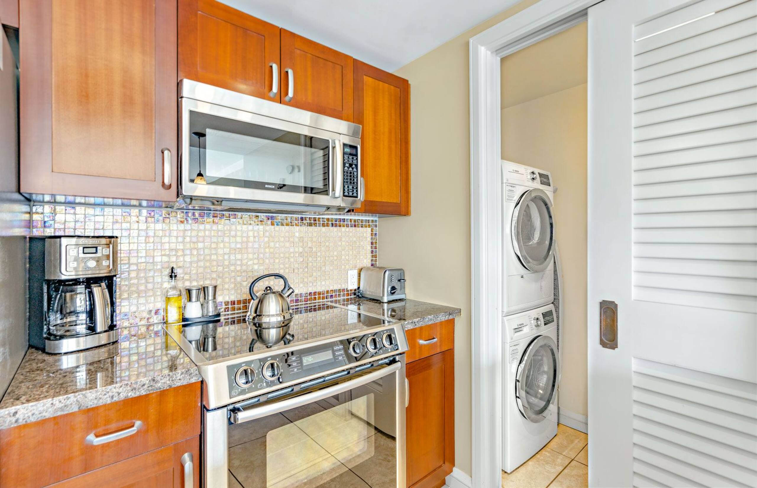 Condo in Lahaina · ★4.89 · 2 bedrooms · 3 beds · 2 baths - Image 18