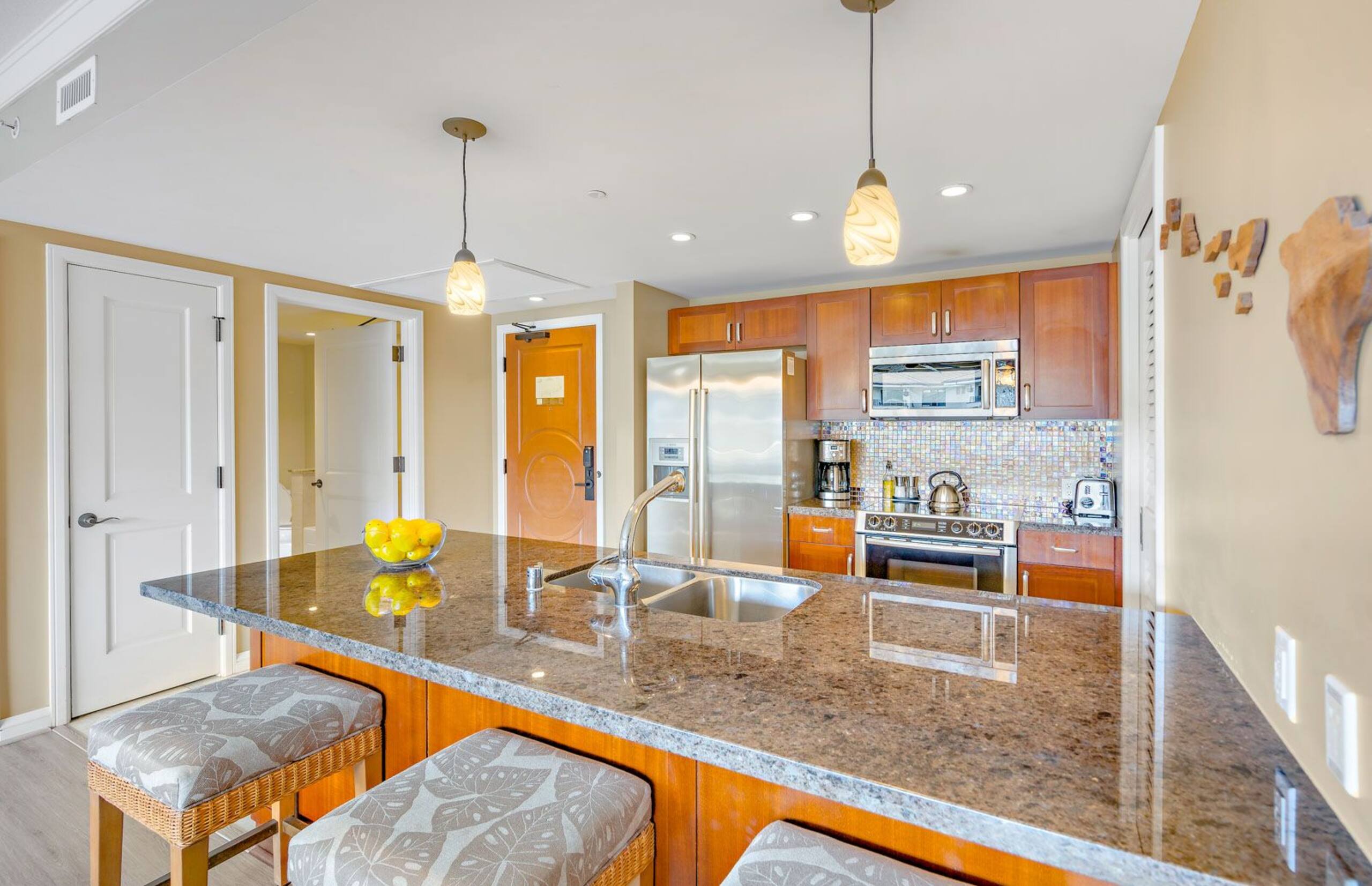 Condo in Lahaina · ★4.89 · 2 bedrooms · 3 beds · 2 baths - Image 8