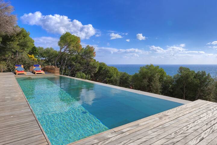 villa tamariu – luxury villa with sea views and pr gallery image 3
