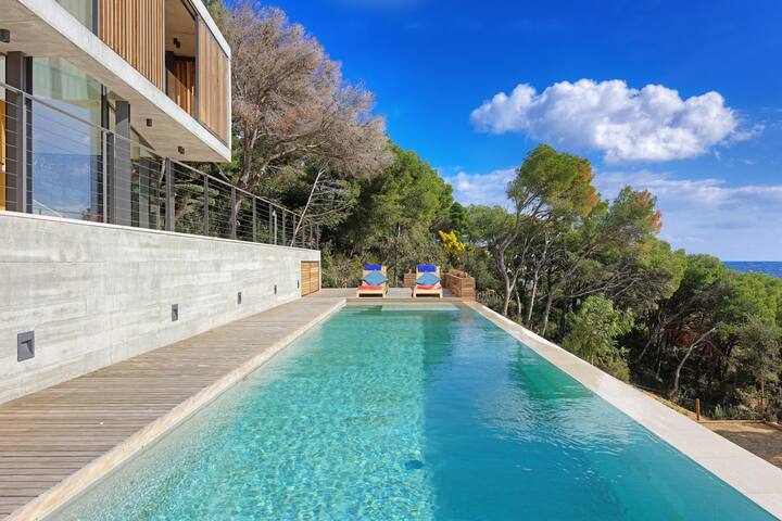 villa tamariu – luxury villa with sea views and pr gallery image 4