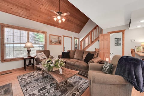 Lakefront Branson Cabin: 6 Mi to Branson Strip!