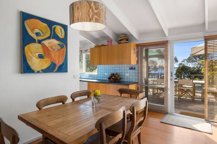 Albert – Cosy Wood Fire, Huge Deck & Stunning View gallery image 3