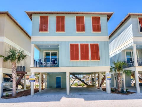 TRUE BLUE: Coastal cottage-walk to beach! POOL!