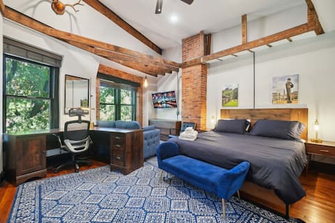 Luxury 8BR/7BA Rowhouse | Logan Circle Mansion