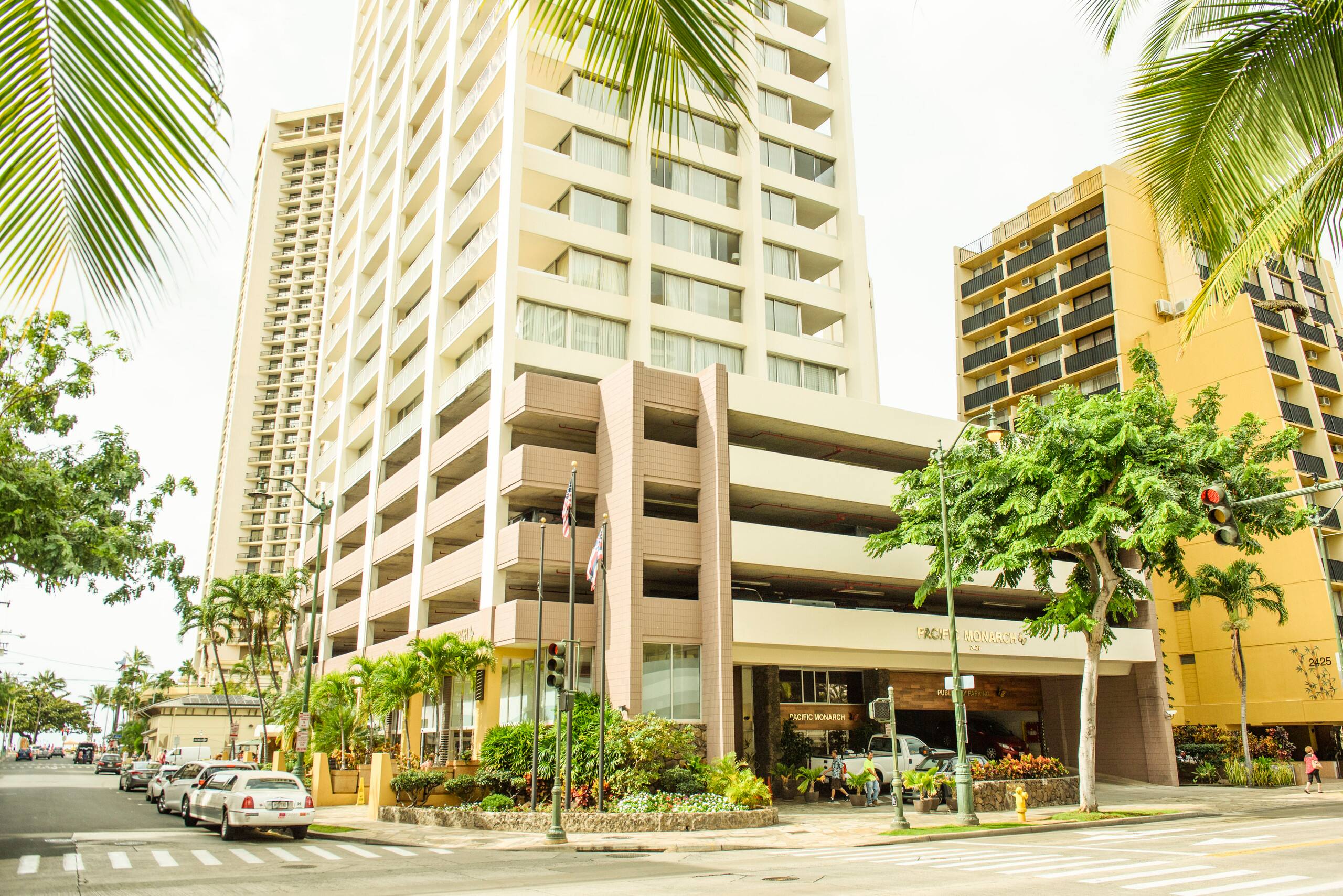 Condo in Honolulu · ★4.37 · 1 bedroom · 2 beds · 1 bath - Image 4