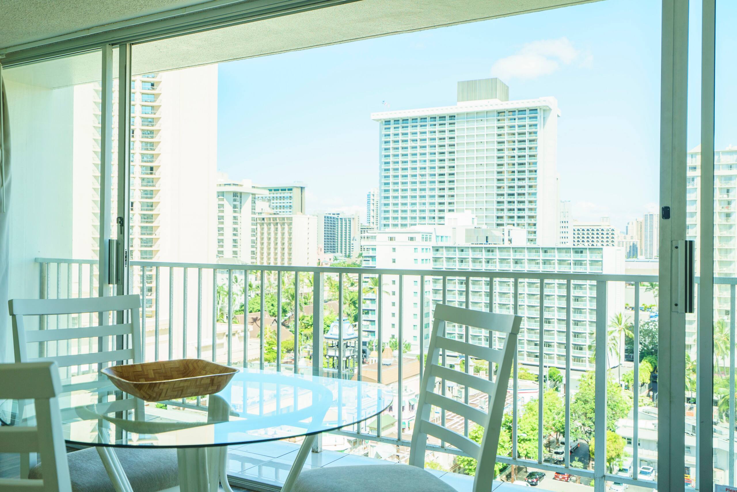 Condo in Honolulu · ★4.37 · 1 bedroom · 2 beds · 1 bath - Image 46
