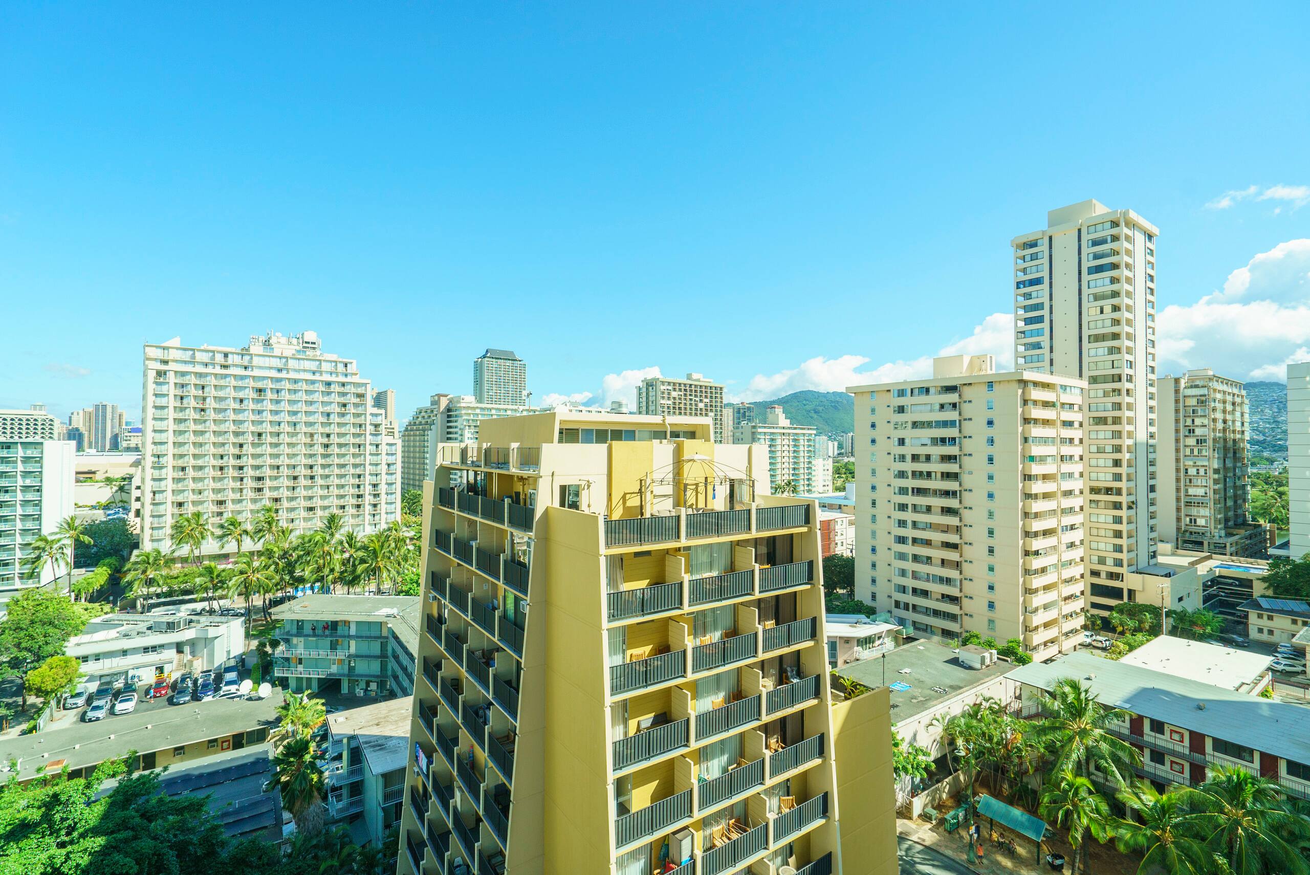 Condo in Honolulu · ★4.37 · 1 bedroom · 2 beds · 1 bath - Image 22