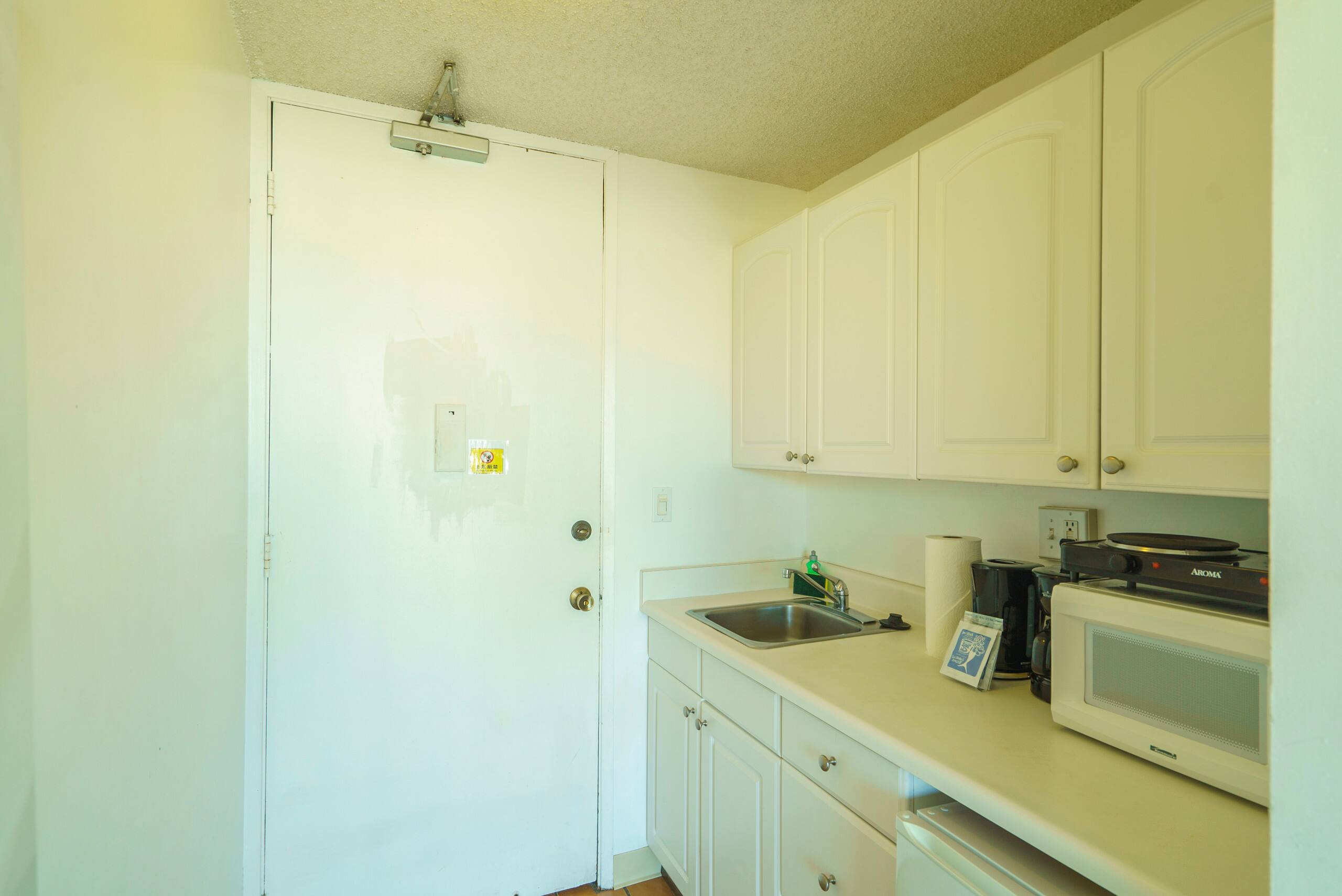 Condo in Honolulu · ★4.37 · 1 bedroom · 2 beds · 1 bath - Image 36
