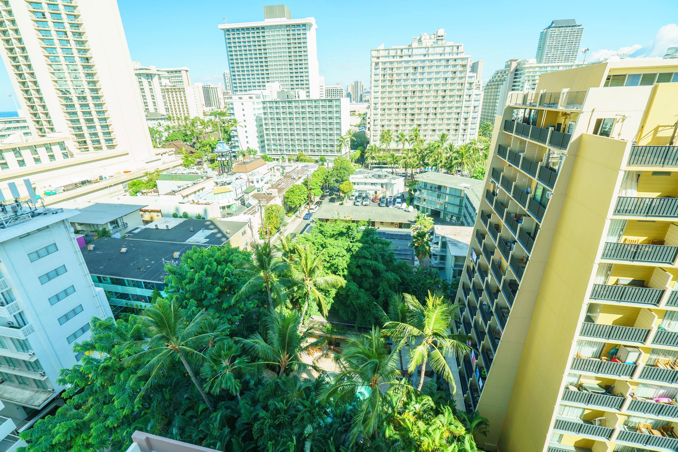 Condo in Honolulu · ★4.37 · 1 bedroom · 2 beds · 1 bath - Image 35