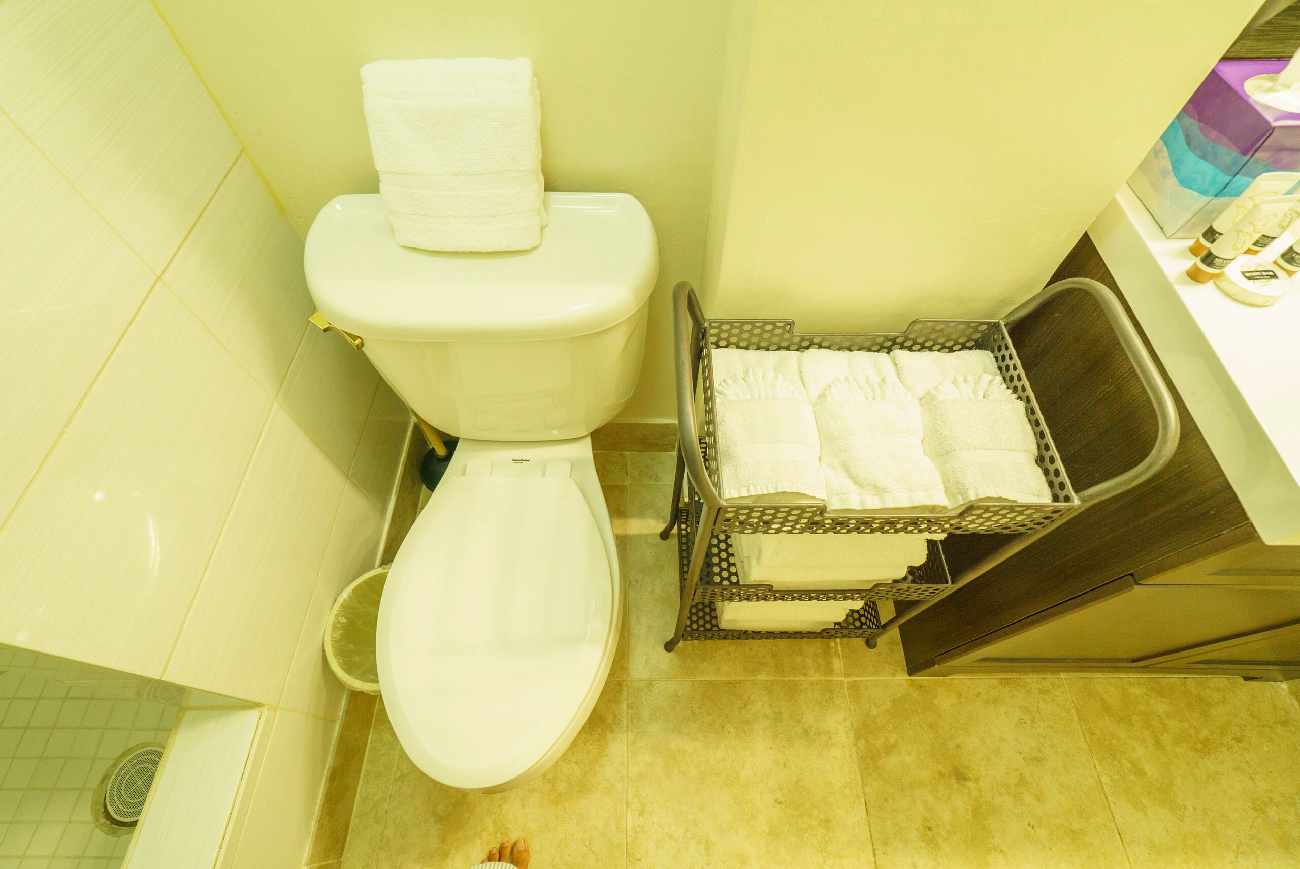 Condo in Honolulu · ★4.37 · 1 bedroom · 2 beds · 1 bath - Image 43
