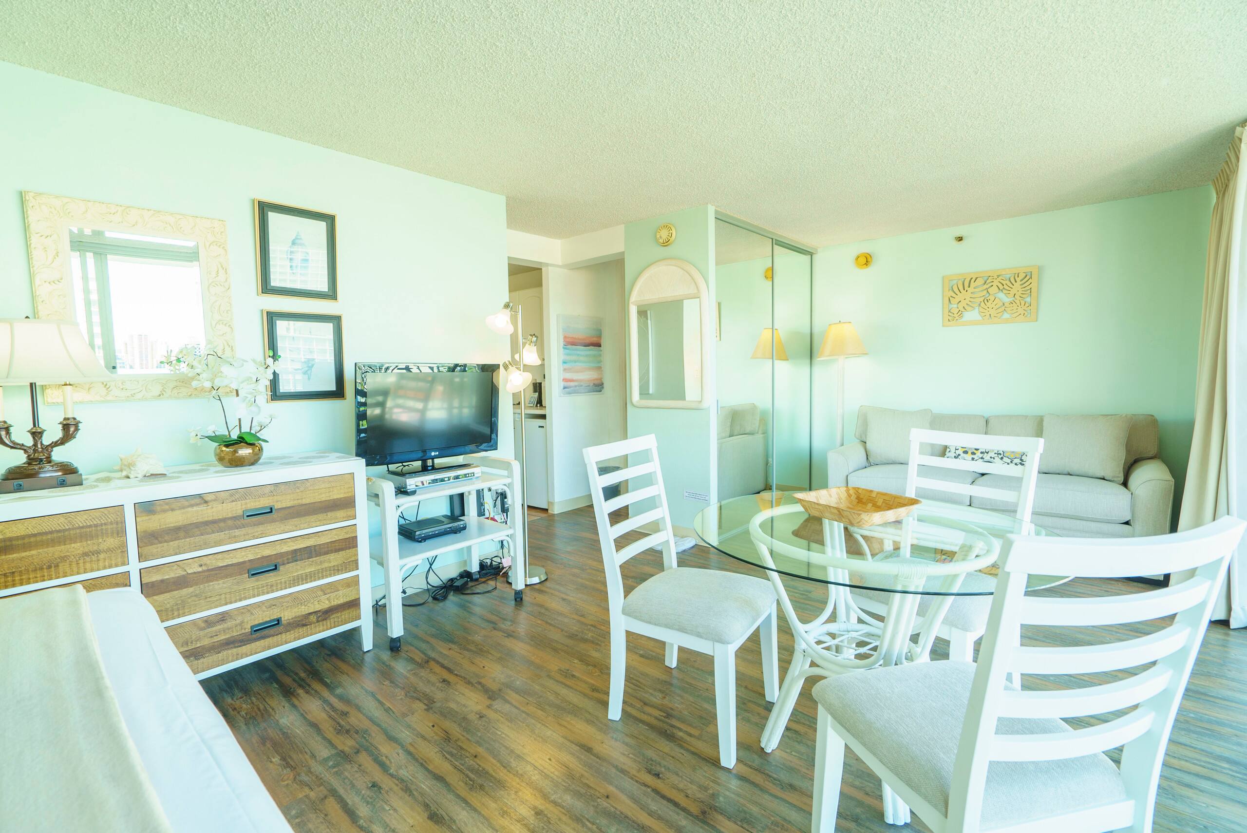 Condo in Honolulu · ★4.37 · 1 bedroom · 2 beds · 1 bath - Image 23
