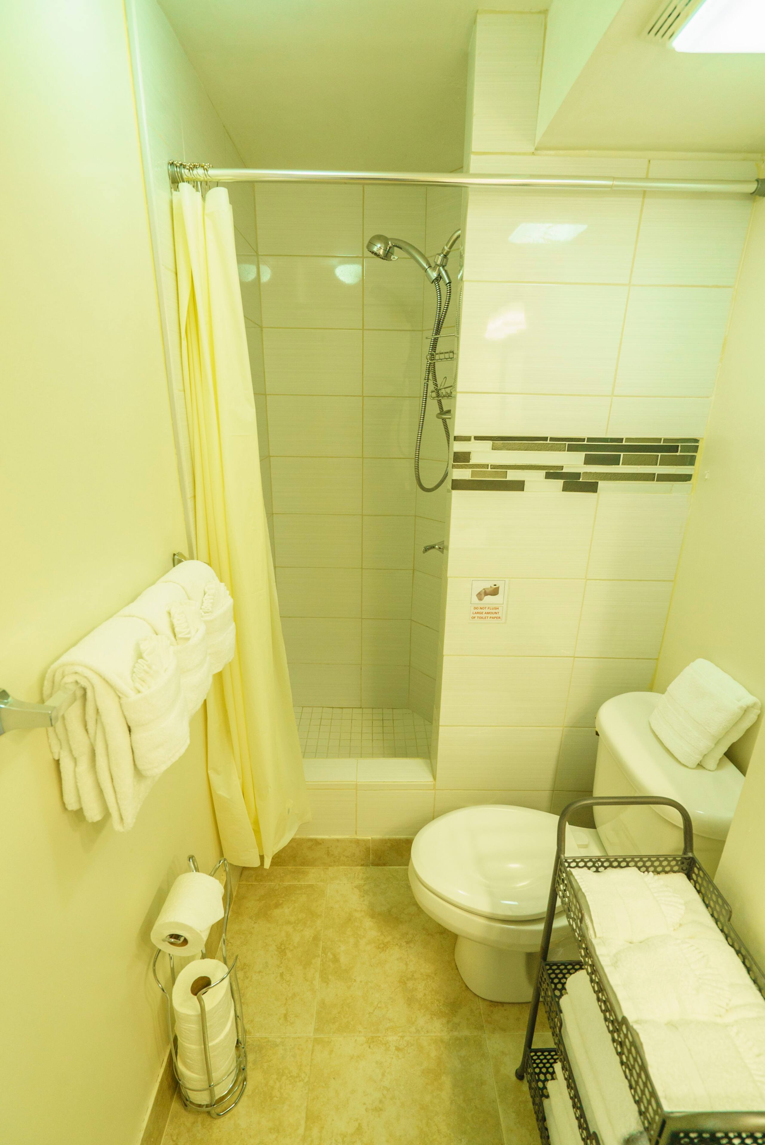 Condo in Honolulu · ★4.37 · 1 bedroom · 2 beds · 1 bath - Image 41