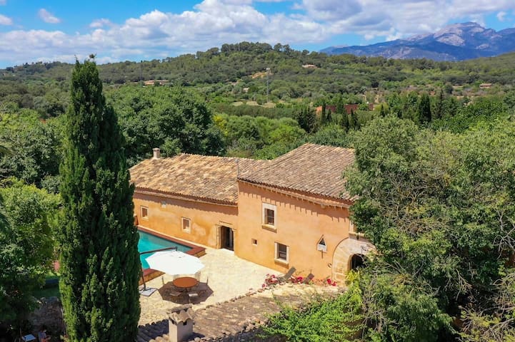 Beautiful and luxurious country house for 6 people