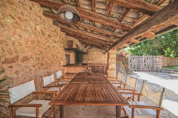 Beautiful and luxurious country house for 6 people gallery image 5