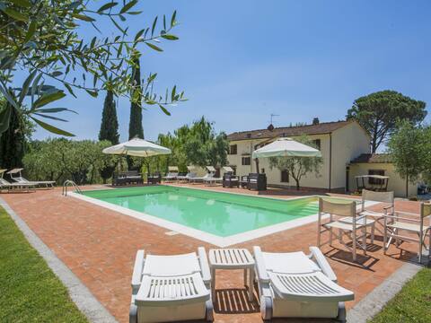 Villa Beboli per 18 pax by Interhome