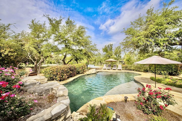 Rock 'n Wood- Pool, 2 Hot Tubs; 3 Sep Living Areas - Houses for