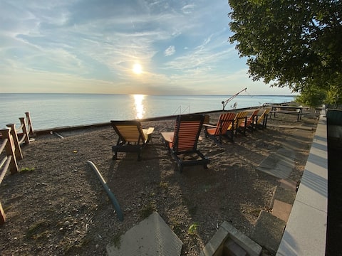 Sunsets by the Bay - Your Waterfront Oasis
