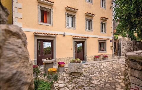 Stunning apartment in Bakar with kitchen