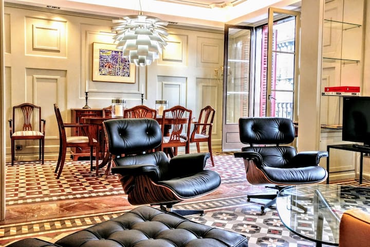 Dandi Terrace Debonair Apartment by Pg de Gràcia