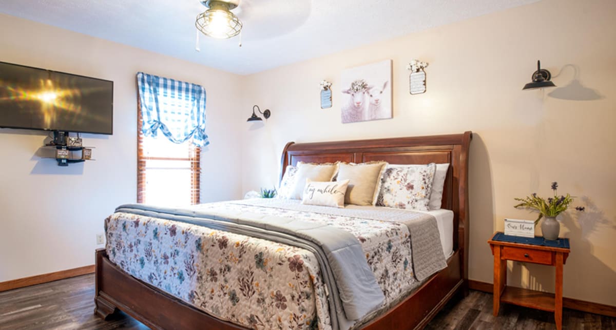 Zaspite brojeći ovce u sobi za janjetinu