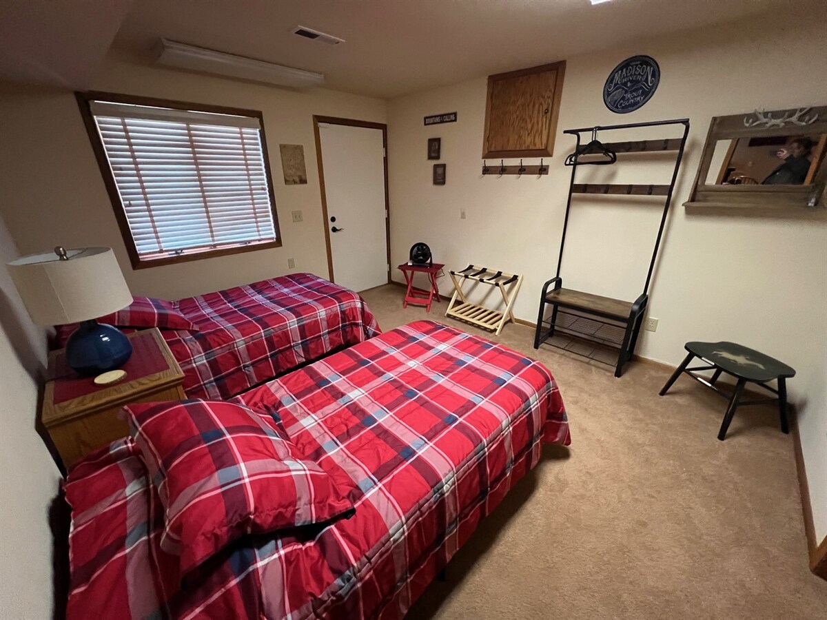 غرفة نوم في الطابق السفلي 1