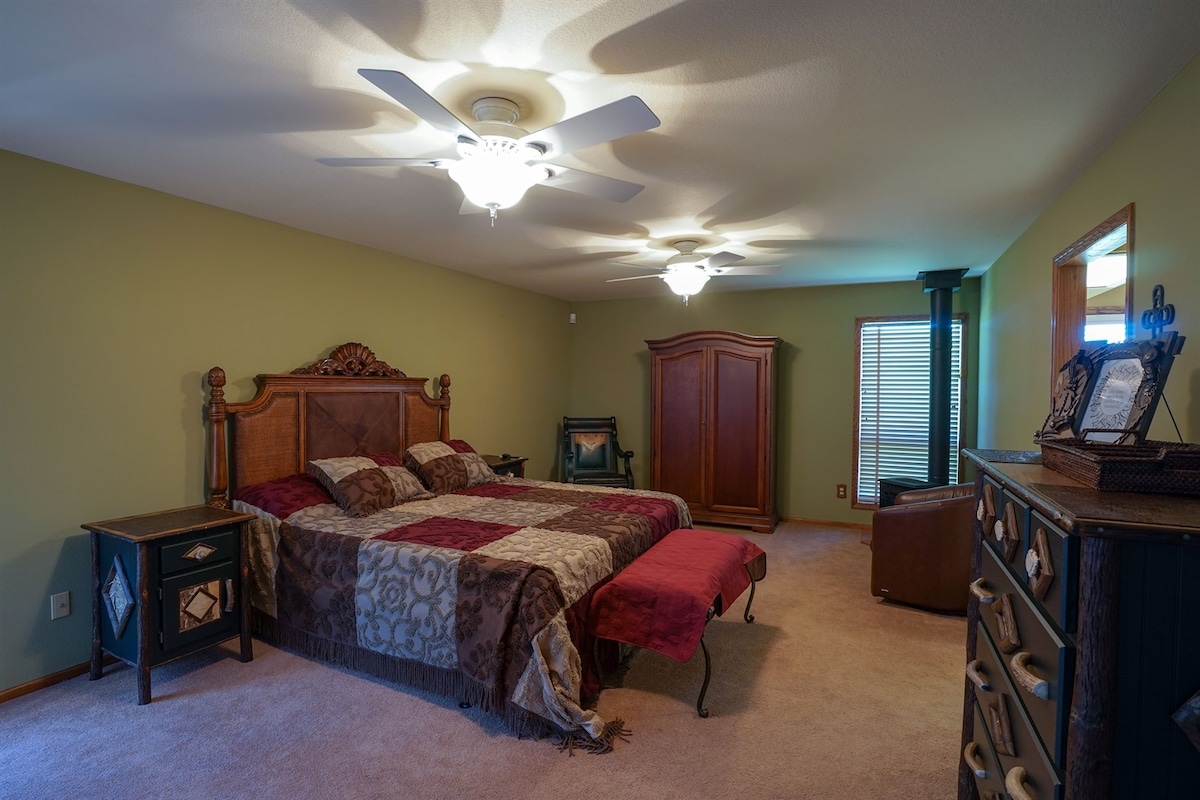 غرفة النوم الرئيسية ، الطابق الرئيسي