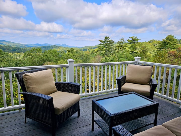 Britton House: Walk-to-town Mountain Home W/ Blue Ridge Views | Pet Friendly - Highlands, NC