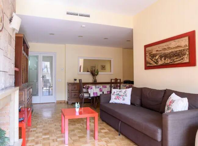 Unique & Spacious Flat 4BR Terrace 20M Ramblas gallery image 2