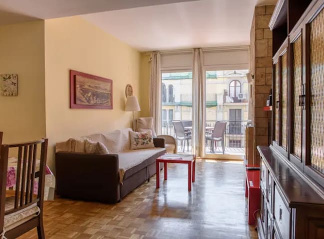 Unique & Spacious Flat 4BR Terrace 20M Ramblas