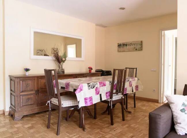 Unique & Spacious Flat 4BR Terrace 20M Ramblas gallery image 3