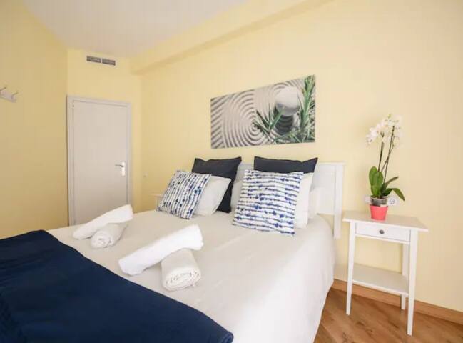 Unique & Spacious Flat 4BR Terrace 20M Ramblas gallery image 4