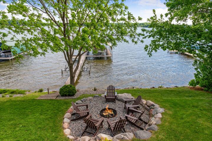 MINNeSTAY* Lakefront Luxury | Waterfront gallery image 2