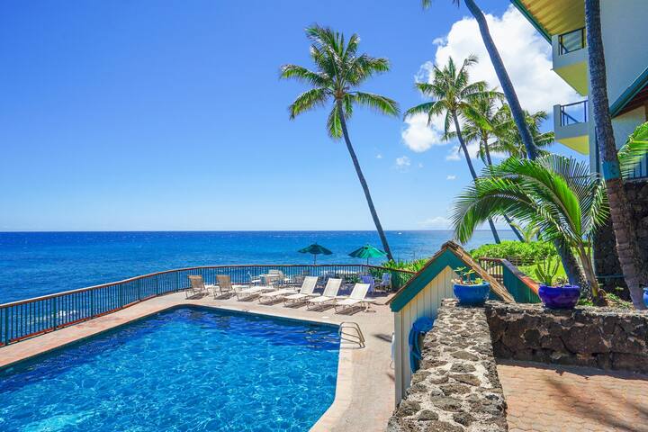 2BR oceanfront condo with pool & lanai gallery image 2
