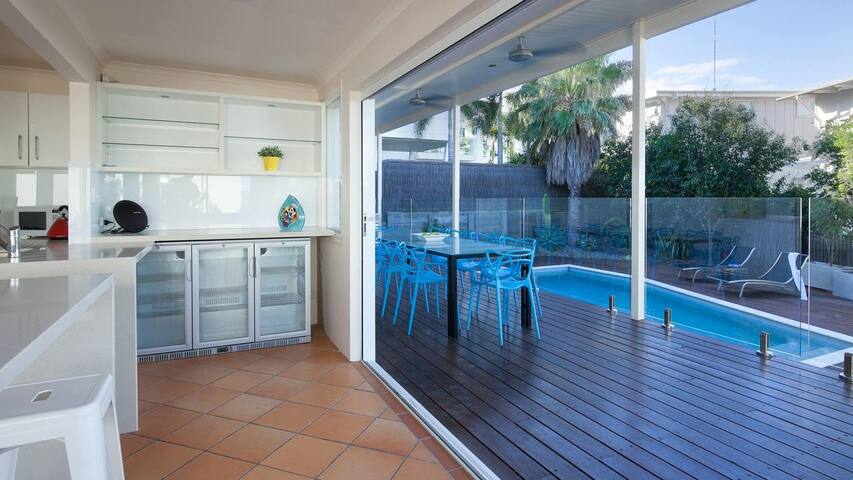 Belmore Terrace Perfect Pad 100 metres to beach gallery image 2