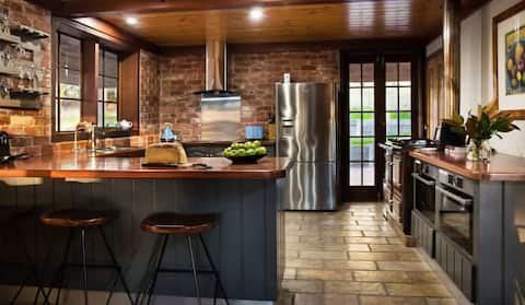 Cedar and Stone ~ Daylesford Region ~ 5 Acres