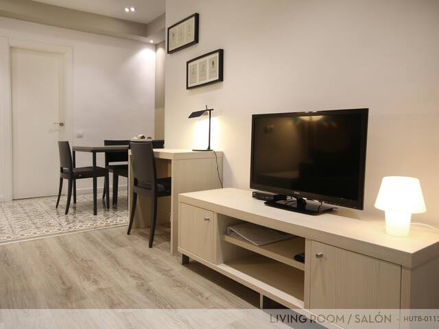 Sagrada Familia Apartment 32 gallery image 3