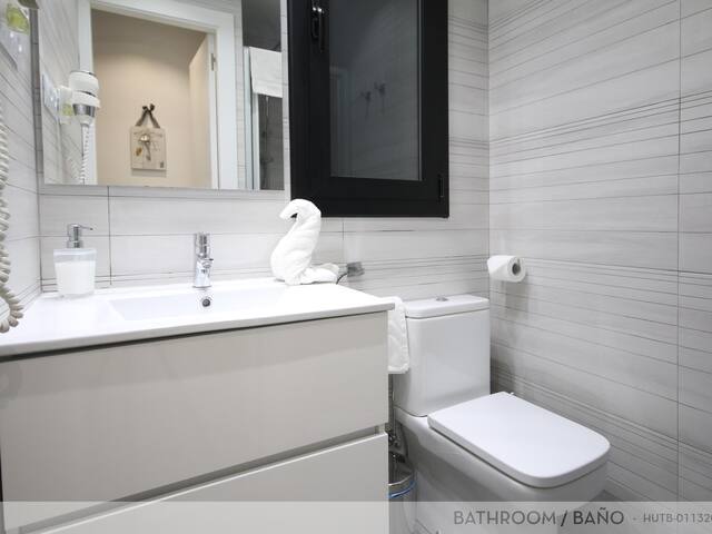 Sagrada Familia Apartment 32 gallery image 4