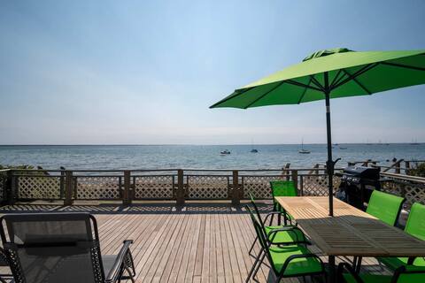 Beachfront on Commercial St w/ Water Views!