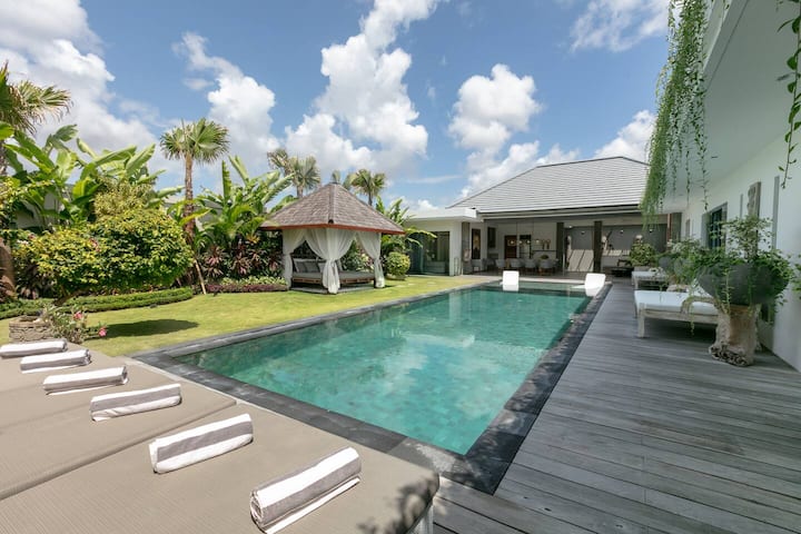 Incroyable Villa 4 Chambres Avec Jardin Et Piscine