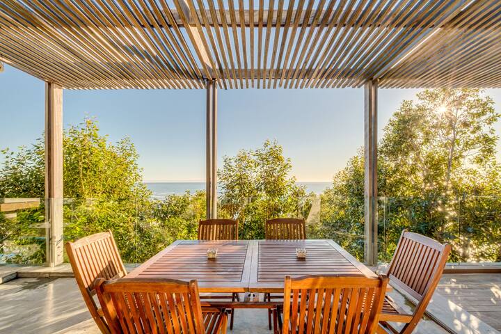 Unique Camps Bay Apartment w Private Pool Coral Se gallery image 4