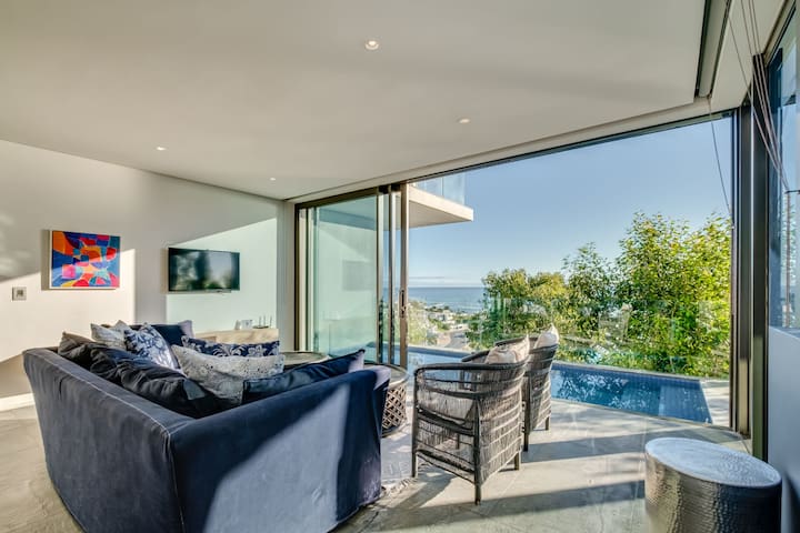 Unique Camps Bay Apartment w Private Pool Coral Se gallery image 2