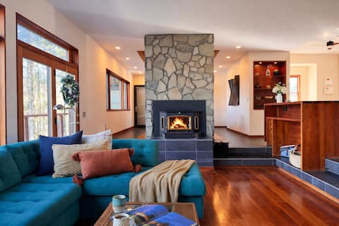 Fireplace+Japanese Tub+Chef Kitchen+Serene Views