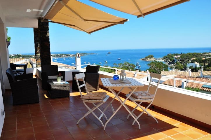 101.25-Renovated apartment with three double bedro